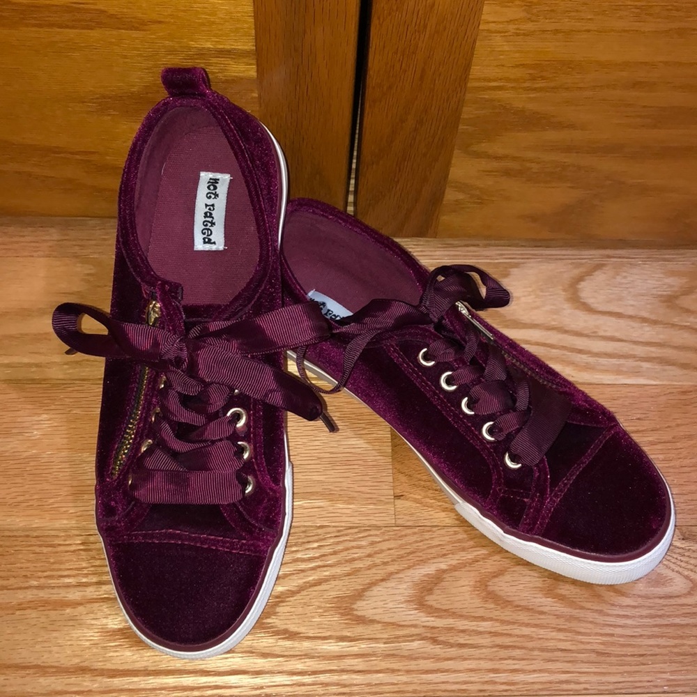 FINAL PRICE Not rated burgundy Velvet sneaker